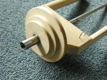 Regular flyer, uses regular bobbin (not included) - Image 2